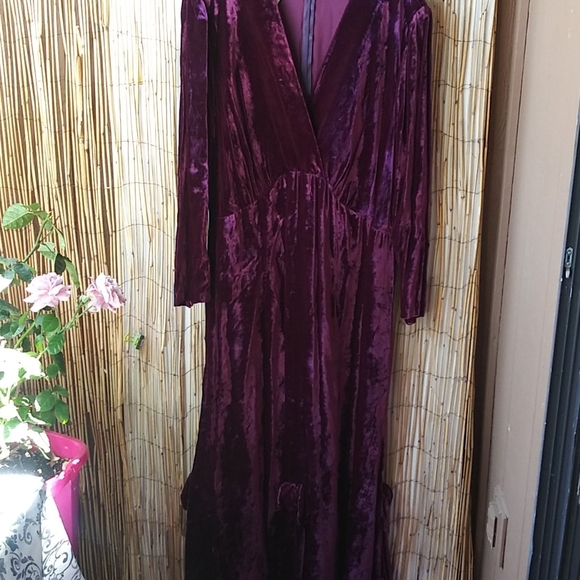 Vintage 80's look Purple Velvet Midi dress. Plus S - Picture 7 of 9